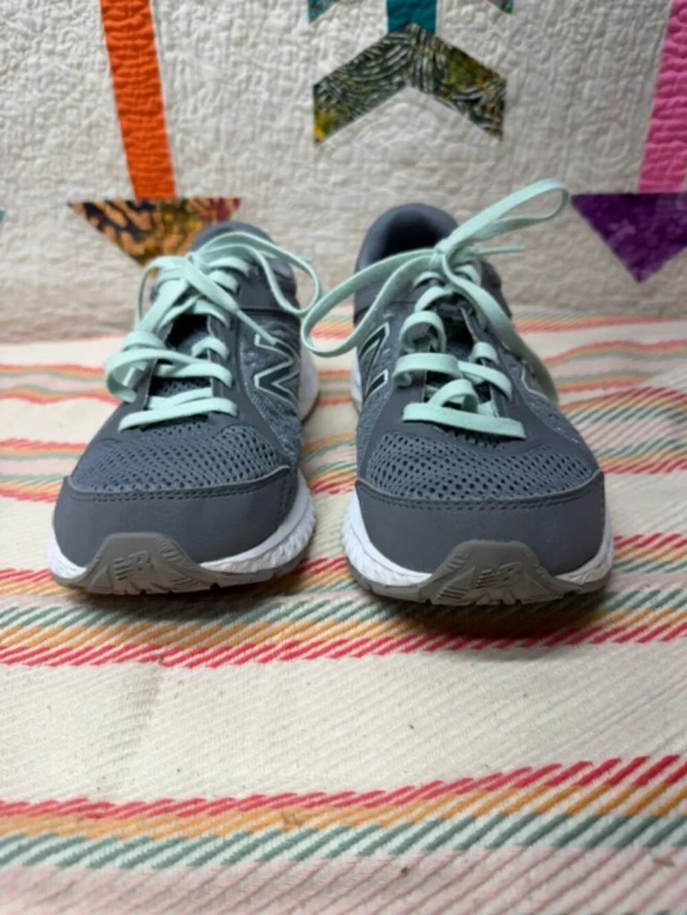 New Balance 420 v4 Woman's Size 7